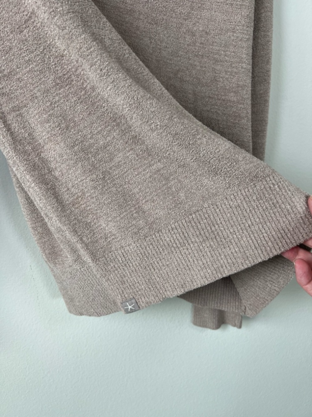 Barefoot Dreams CozyChic Ultra Lite V-Neck Shirt Sweater Beach Rock Tan Fall  XS - Picture 7 of 12